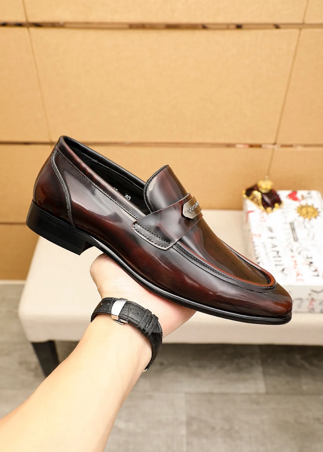 Men's clothing and shoes 💰480 💐DG top quality🔍🔍Men's new leather shoes🚹Sold simultaneously at counters⚠The uppers are imported open-edge beaded cowhide leather uppers from Italy, fully imported cowhide leather lining + classic hardware buckles, completely 1⃣️to 1⃣️reproduction🇮🇹💪💪, ⚠ Sole: The original sole is specially provided by the original factory. The exclusive movable molded sole is super comfortable. ⚠The original factory follows the order, 🔍🔍high quality, you can enter and exit the counter at will, welcome to compare⚠Size: 38-44 (45.46🉑️Customized)